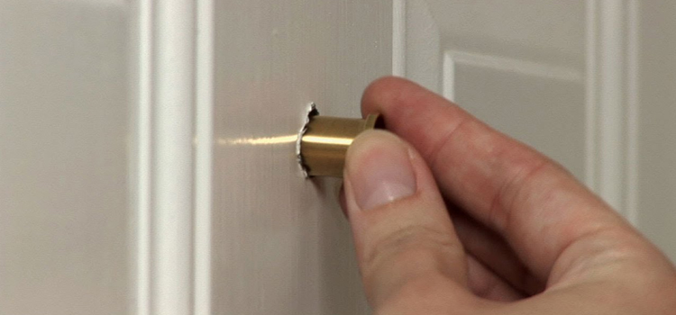peephole door repair in La Palma